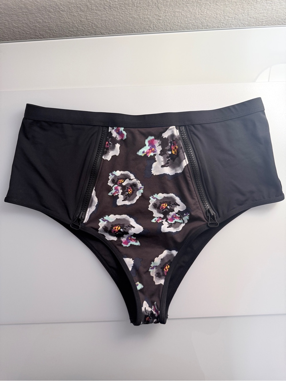 TAVIK High-Waist Black Floral Panel Swim Surf Bottoms Size Large - Picture 2 of 7